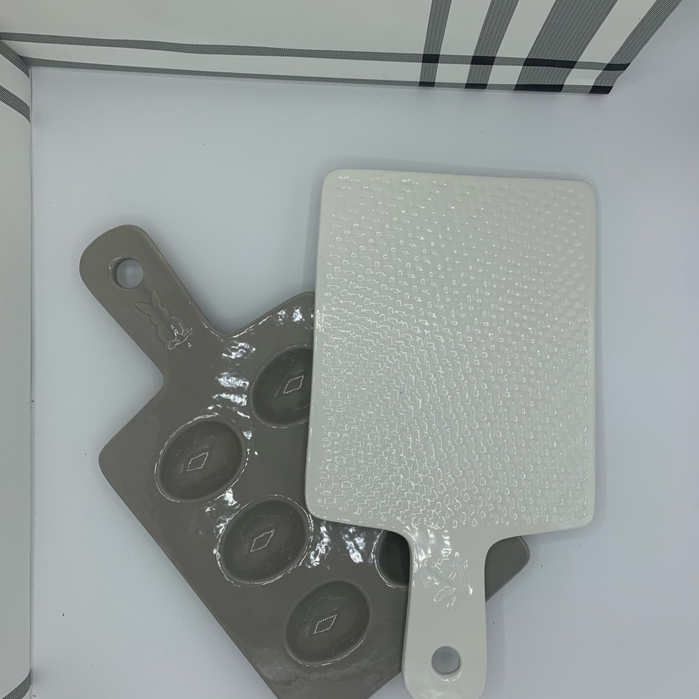 Ceramic egg holder & Cutting board